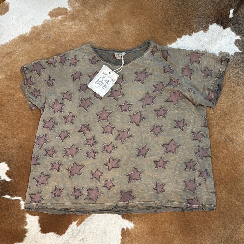NWT Magnolia Pearl Little Star Appliqué Tshirt